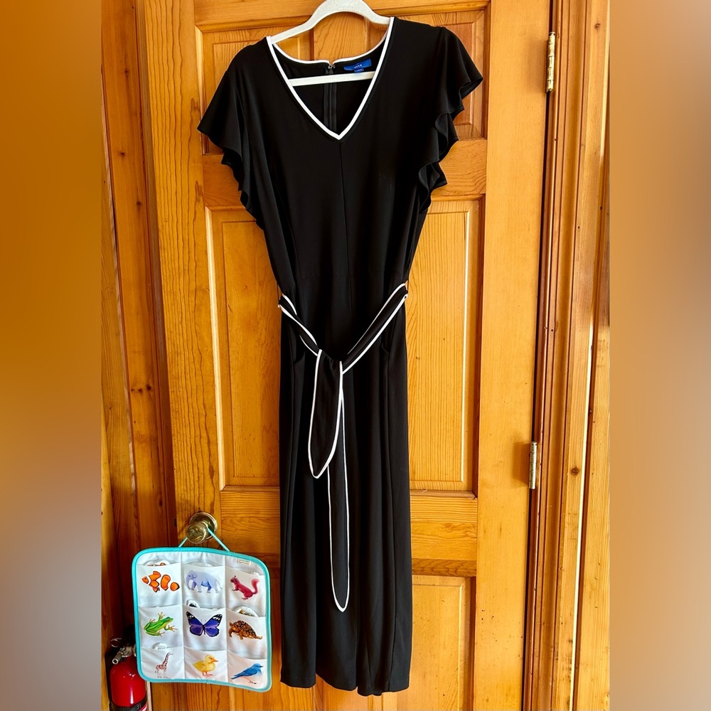 Woman's large pants suit. Black with pockets